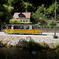 Kirnitzschtalbahn(© Bybbisch94, Christian Gebhardt; Wikimedia; CC BY-SA 4.0)