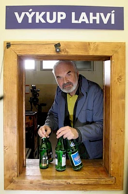 Im Film "Vratné lahve" nahm Zdeněk Svěrák nur Glasflaschen an.